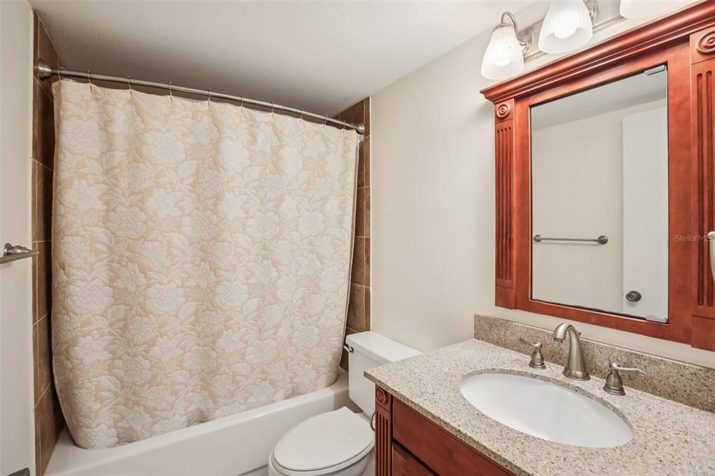 En Venta: $375,000 (2 camas, 2 baños, 975 Pies cuadrados)