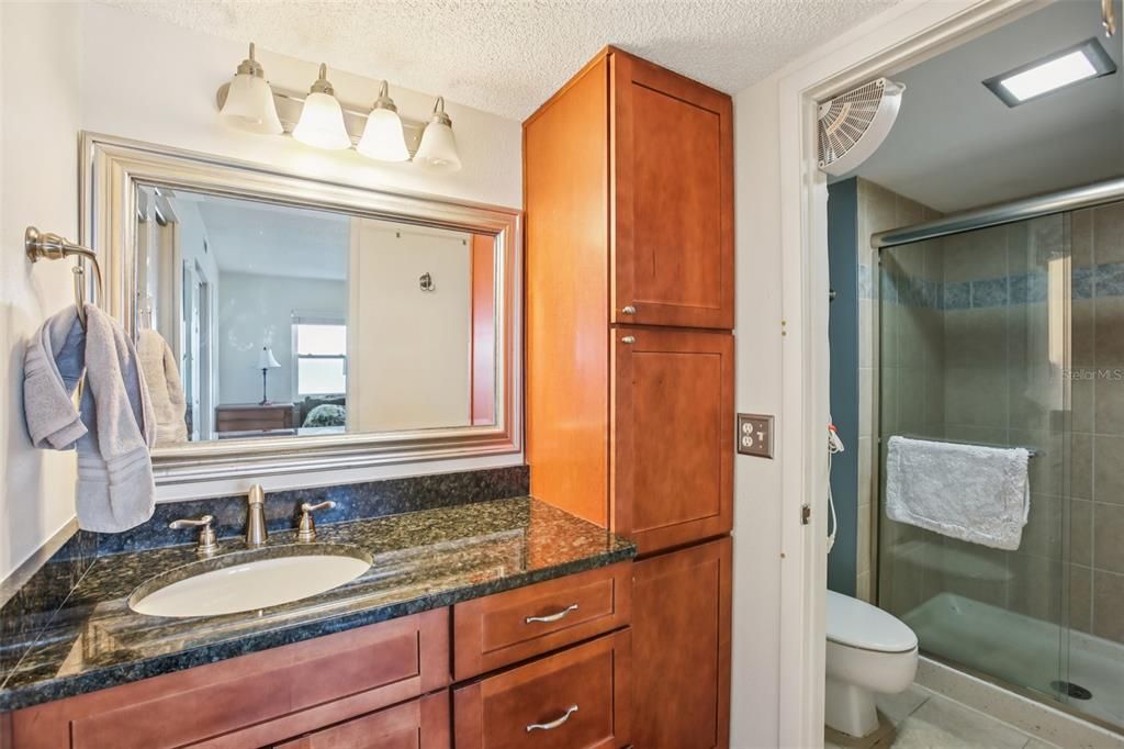 En Venta: $375,000 (2 camas, 2 baños, 975 Pies cuadrados)