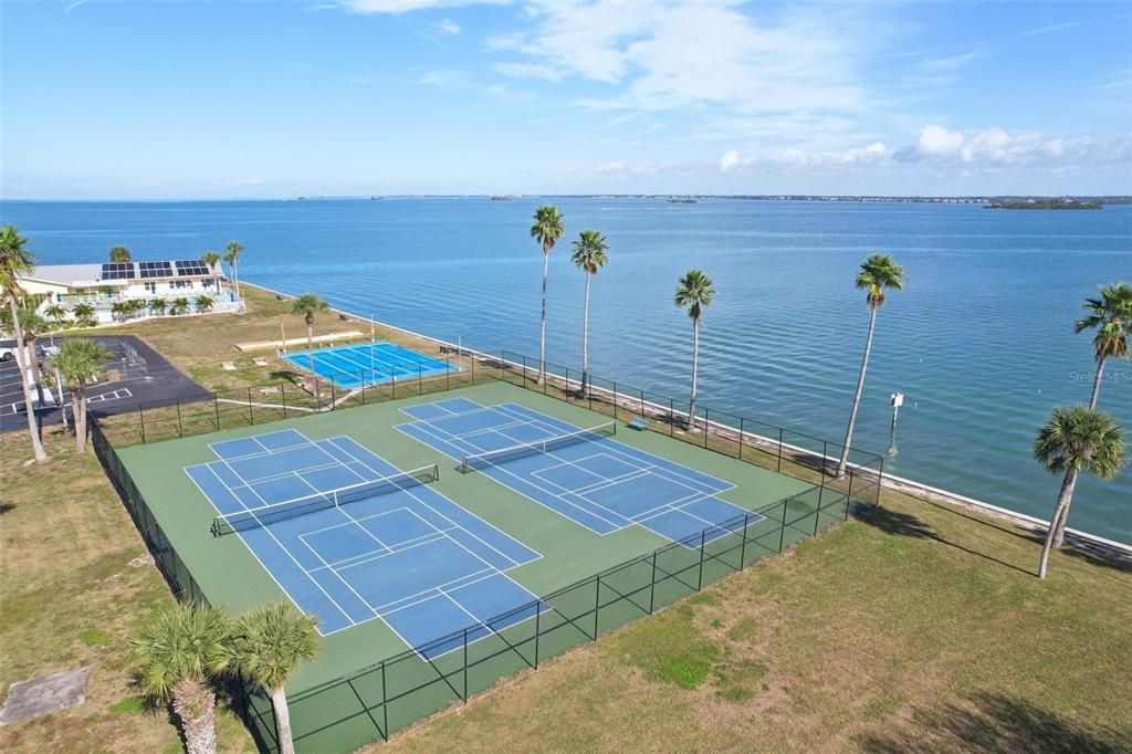 En Venta: $375,000 (2 camas, 2 baños, 975 Pies cuadrados)