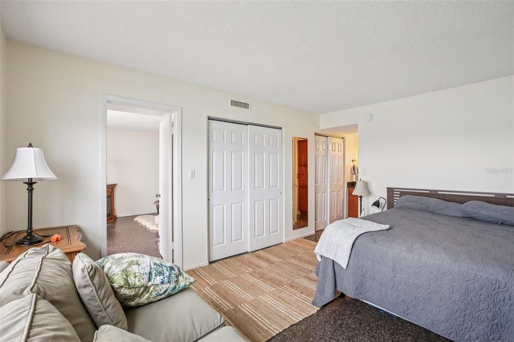 En Venta: $375,000 (2 camas, 2 baños, 975 Pies cuadrados)