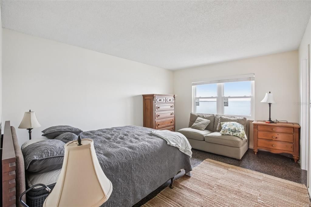 En Venta: $375,000 (2 camas, 2 baños, 975 Pies cuadrados)