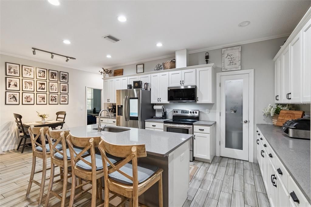 На продажу: $725,000 (4 спален, 2 ванн, 2550 Квадратных фут)