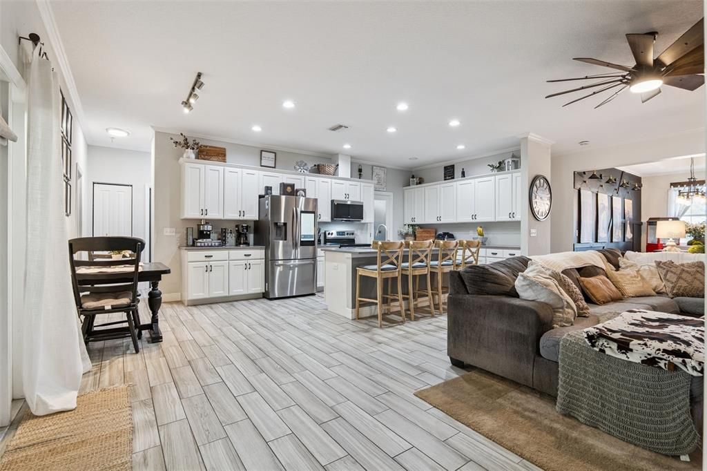 На продажу: $725,000 (4 спален, 2 ванн, 2550 Квадратных фут)