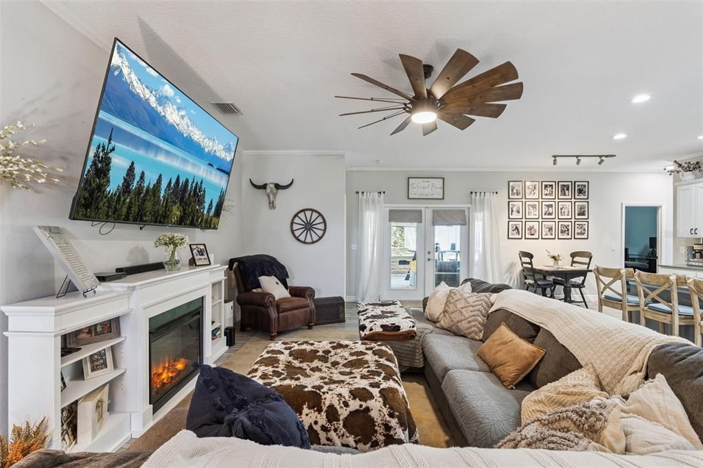 На продажу: $725,000 (4 спален, 2 ванн, 2550 Квадратных фут)