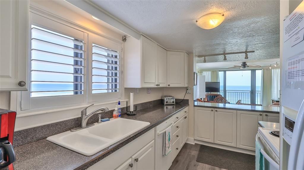 На продажу: $650,000 (2 спален, 2 ванн, 1192 Квадратных фут)