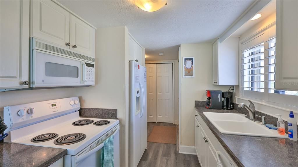 На продажу: $650,000 (2 спален, 2 ванн, 1192 Квадратных фут)