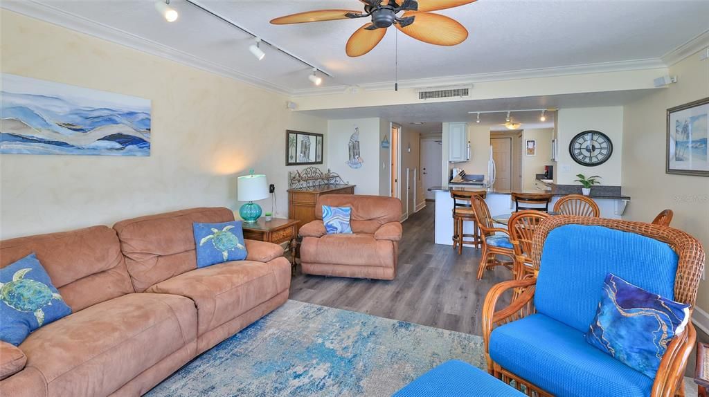 На продажу: $650,000 (2 спален, 2 ванн, 1192 Квадратных фут)