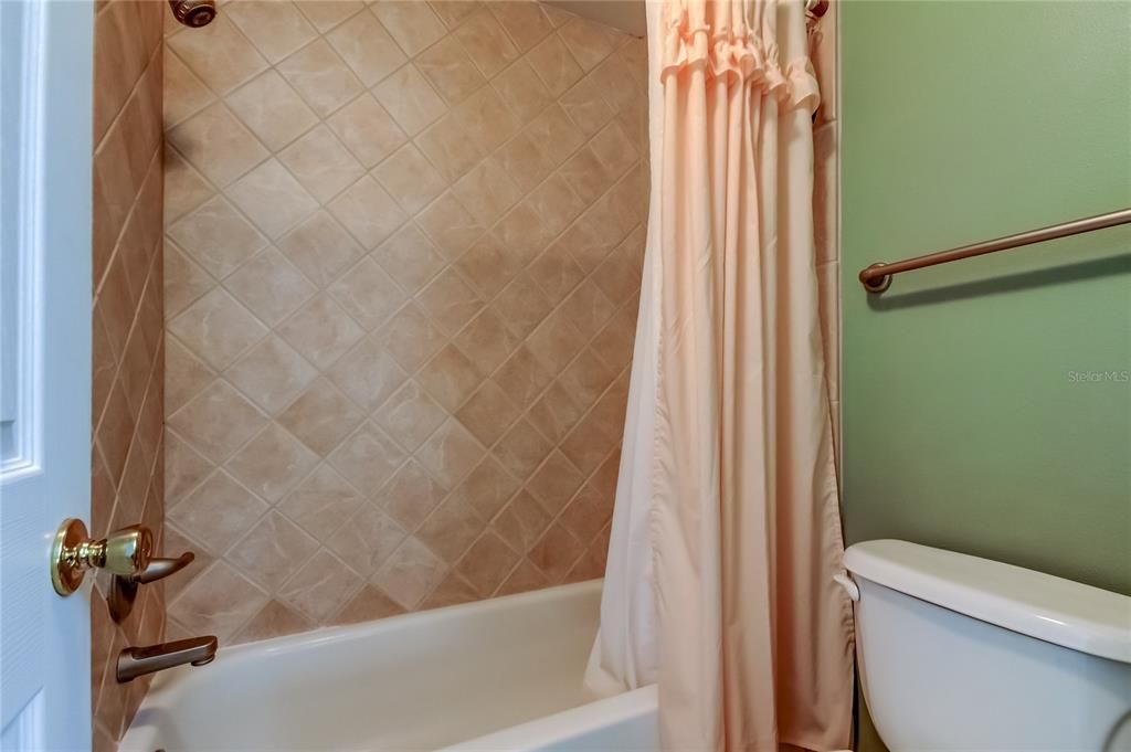 For Sale: $259,000 (2 beds, 2 baths, 1075 Square Feet)