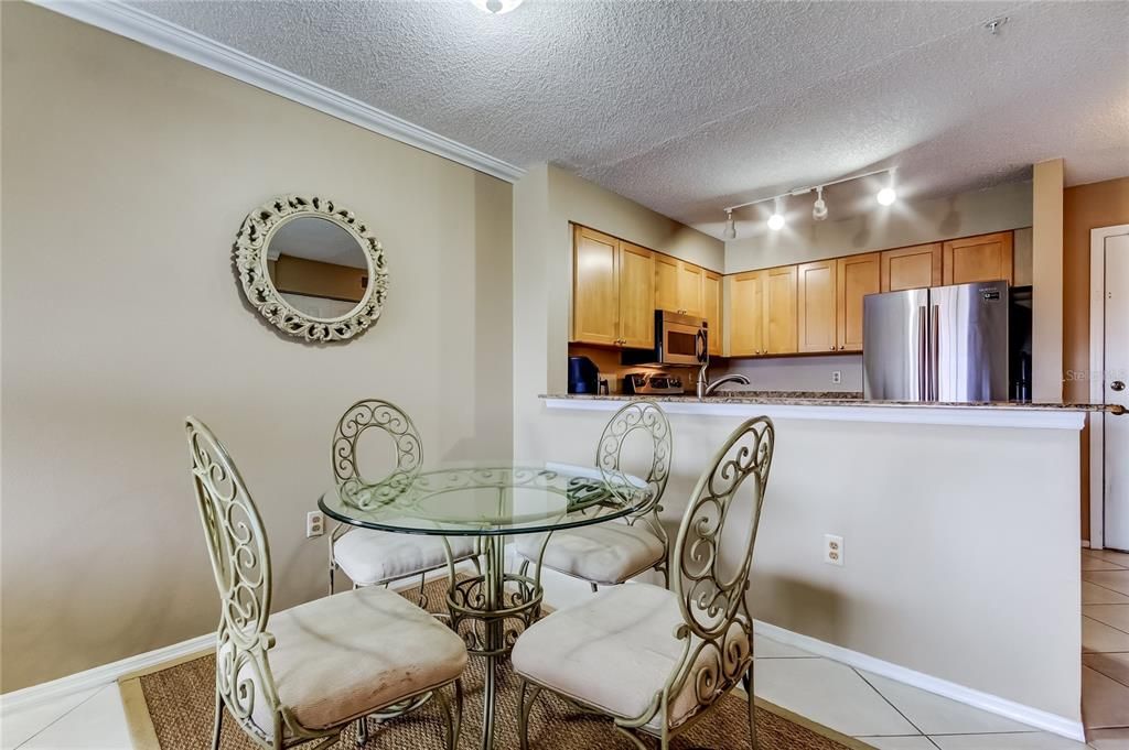 For Sale: $259,000 (2 beds, 2 baths, 1075 Square Feet)