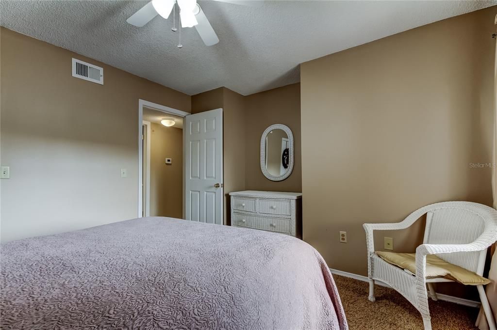 For Sale: $259,000 (2 beds, 2 baths, 1075 Square Feet)