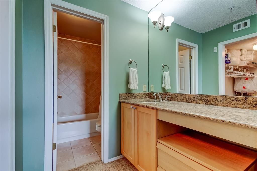 For Sale: $259,000 (2 beds, 2 baths, 1075 Square Feet)