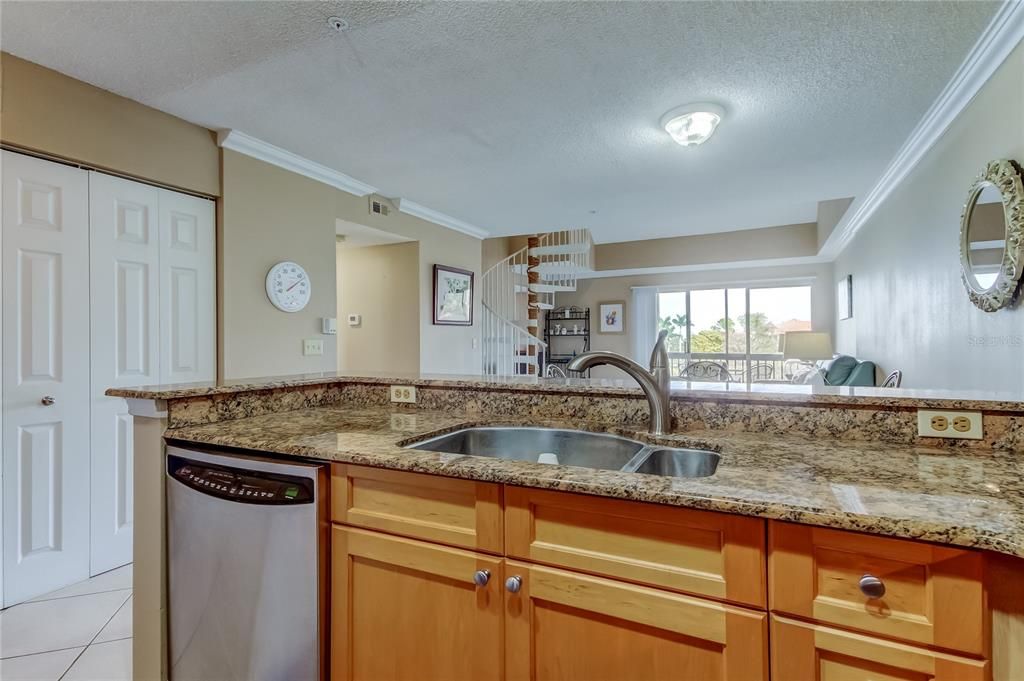 For Sale: $259,000 (2 beds, 2 baths, 1075 Square Feet)