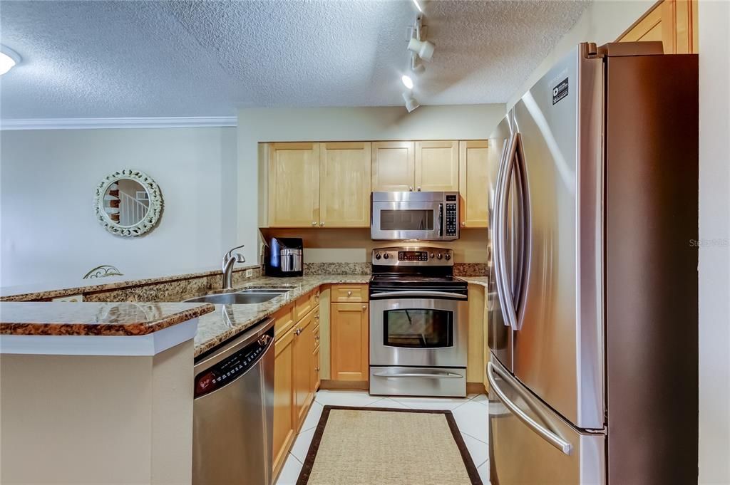 For Sale: $259,000 (2 beds, 2 baths, 1075 Square Feet)