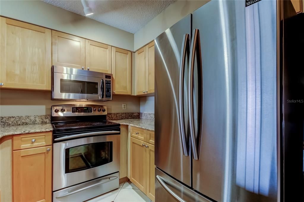 For Sale: $259,000 (2 beds, 2 baths, 1075 Square Feet)