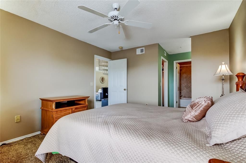 For Sale: $259,000 (2 beds, 2 baths, 1075 Square Feet)