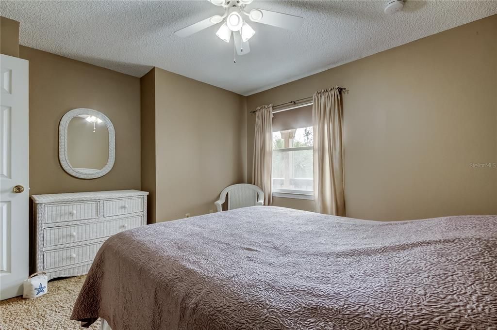 For Sale: $259,000 (2 beds, 2 baths, 1075 Square Feet)