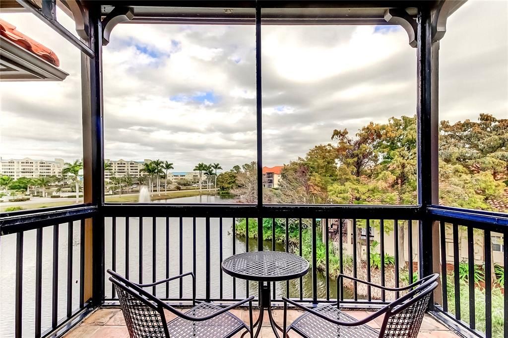 For Sale: $259,000 (2 beds, 2 baths, 1075 Square Feet)