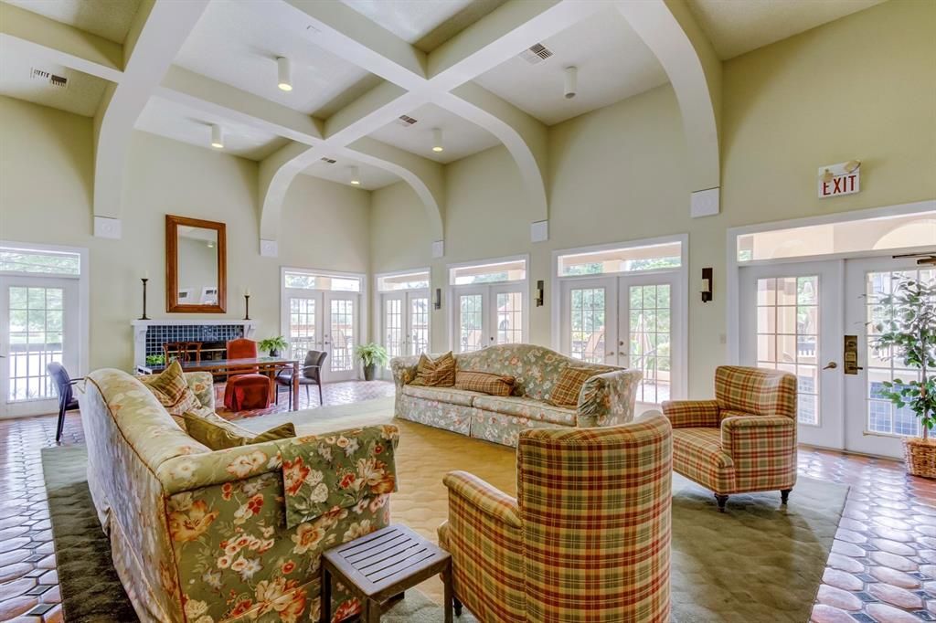 For Sale: $259,000 (2 beds, 2 baths, 1075 Square Feet)