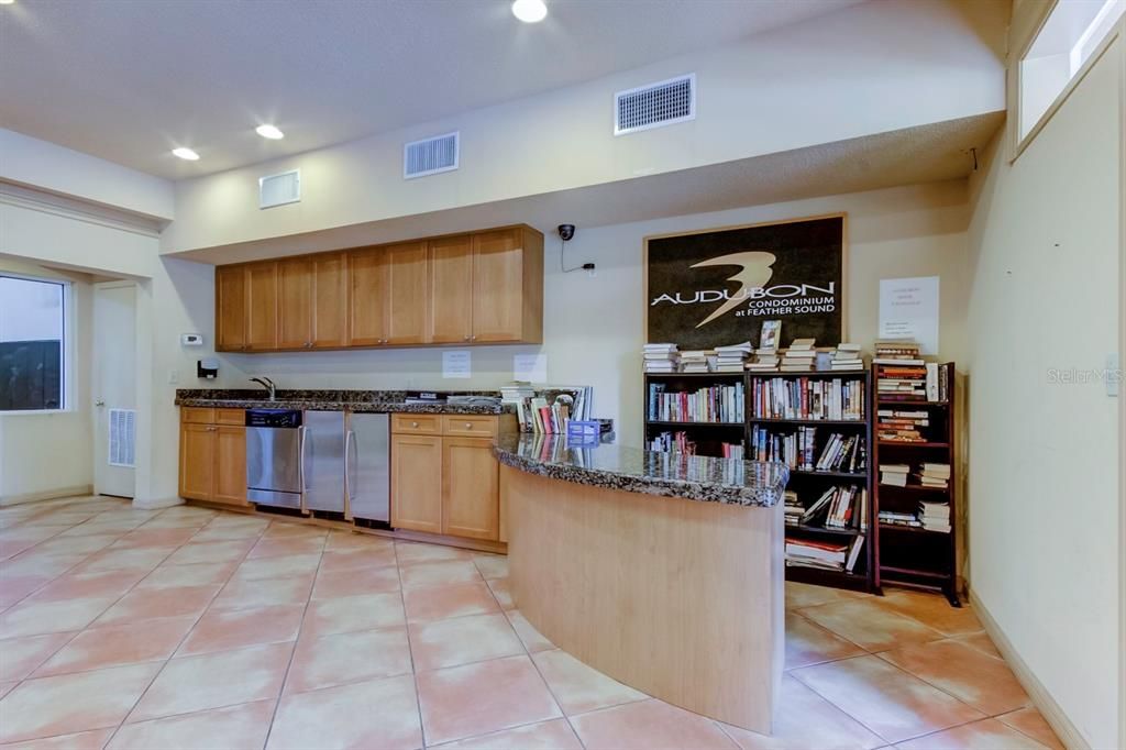 For Sale: $259,000 (2 beds, 2 baths, 1075 Square Feet)