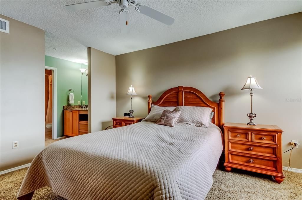 For Sale: $259,000 (2 beds, 2 baths, 1075 Square Feet)