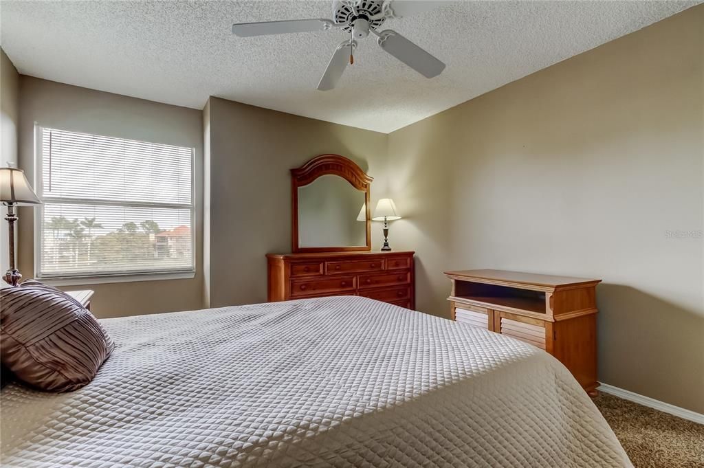 For Sale: $259,000 (2 beds, 2 baths, 1075 Square Feet)