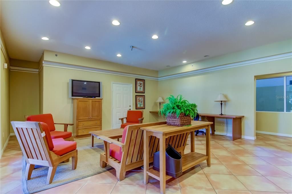 For Sale: $259,000 (2 beds, 2 baths, 1075 Square Feet)