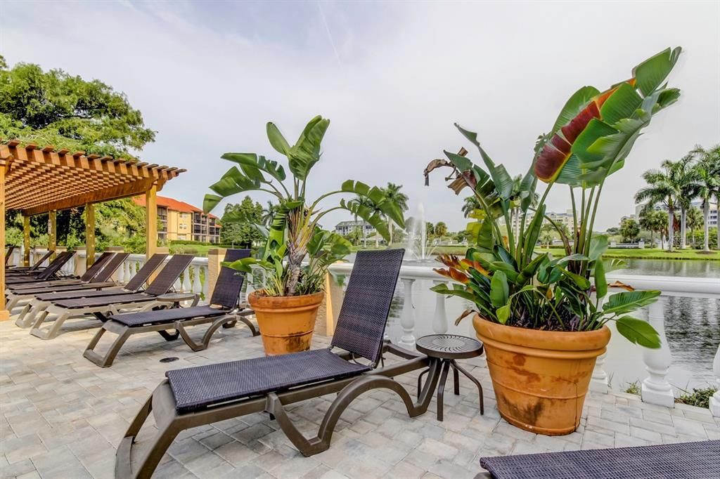 For Sale: $259,000 (2 beds, 2 baths, 1075 Square Feet)