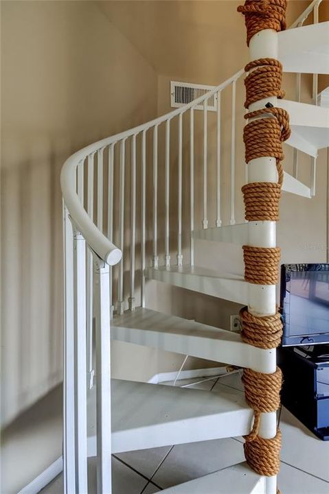 For Sale: $259,000 (2 beds, 2 baths, 1075 Square Feet)