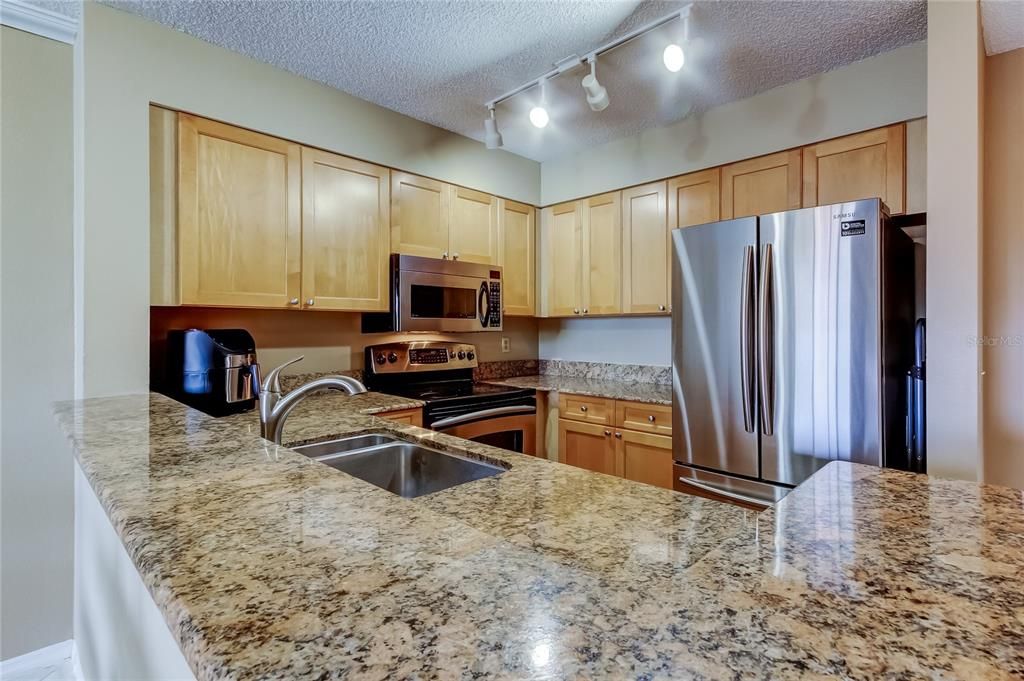 For Sale: $259,000 (2 beds, 2 baths, 1075 Square Feet)