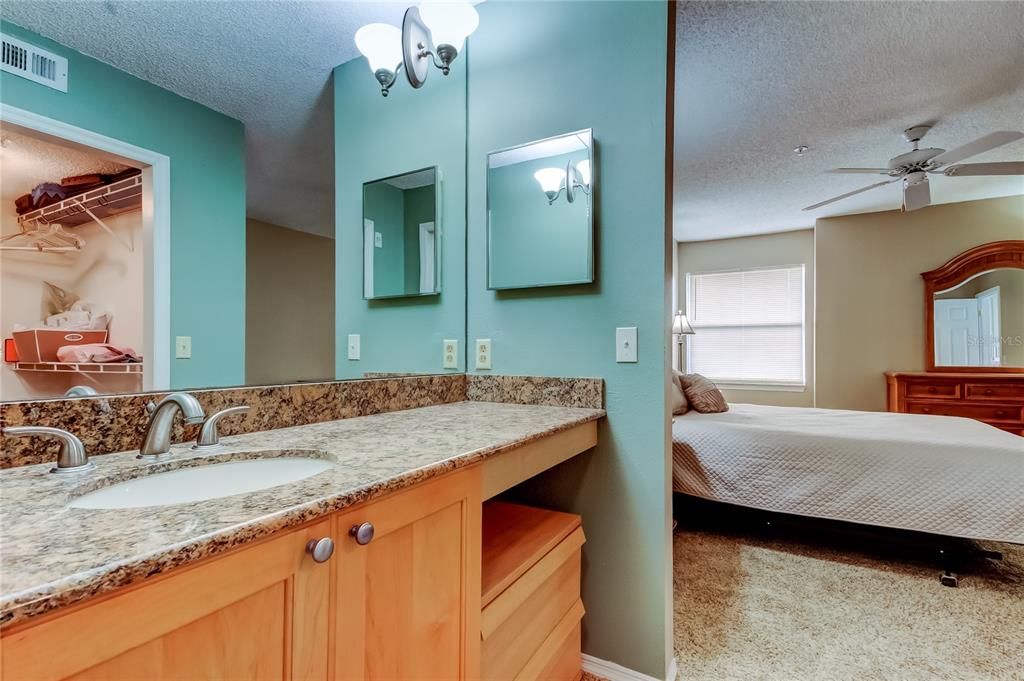 For Sale: $259,000 (2 beds, 2 baths, 1075 Square Feet)