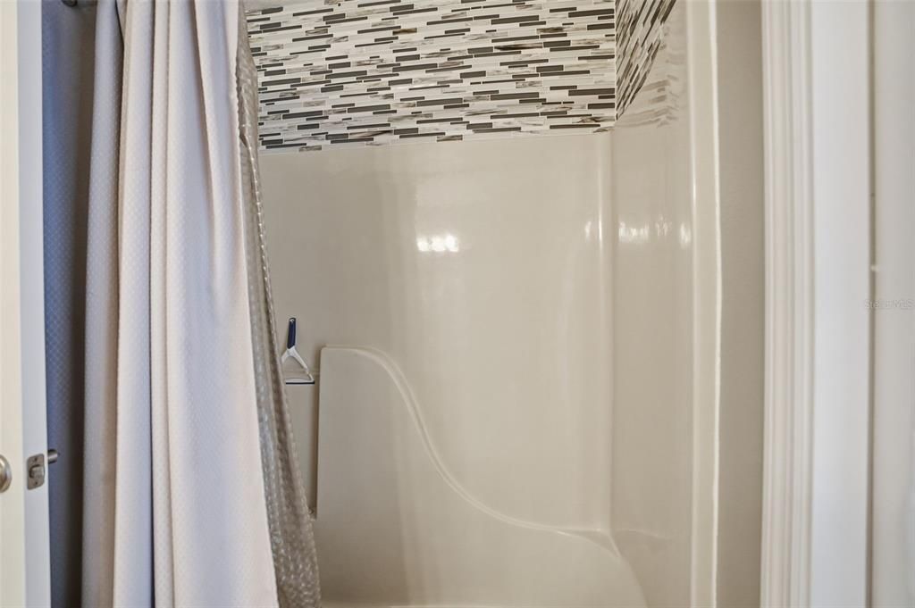 En Venta: $469,900 (4 camas, 2 baños, 2236 Pies cuadrados)