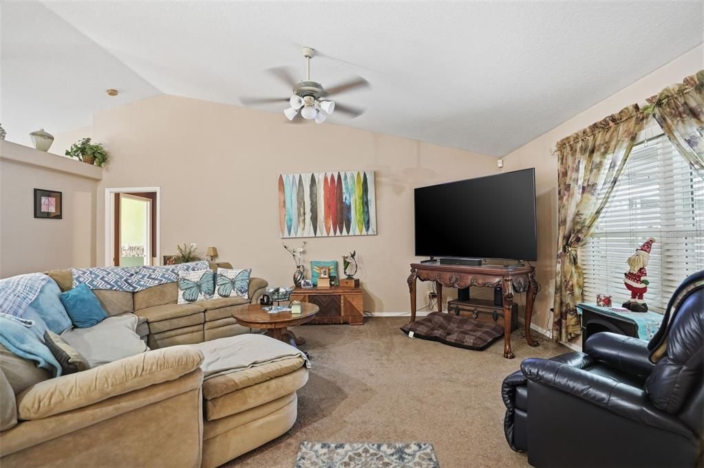 En Venta: $469,900 (4 camas, 2 baños, 2236 Pies cuadrados)