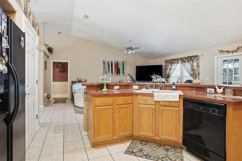 En Venta: $469,900 (4 camas, 2 baños, 2236 Pies cuadrados)