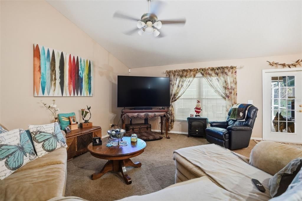 En Venta: $469,900 (4 camas, 2 baños, 2236 Pies cuadrados)