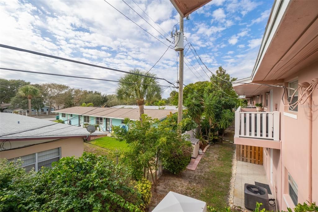 待售: $185,000 (2 贝兹, 1 浴室, 896 平方英尺)