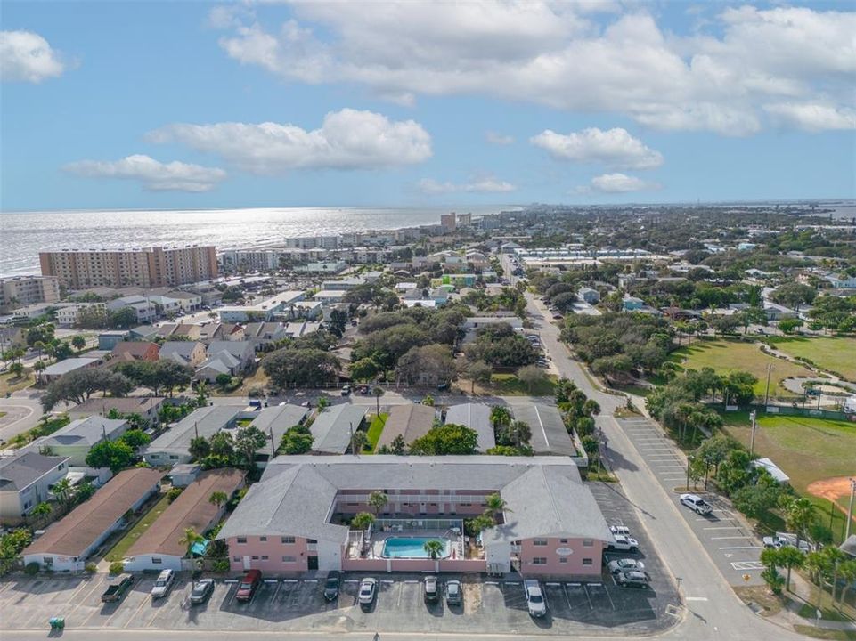 待售: $185,000 (2 贝兹, 1 浴室, 896 平方英尺)