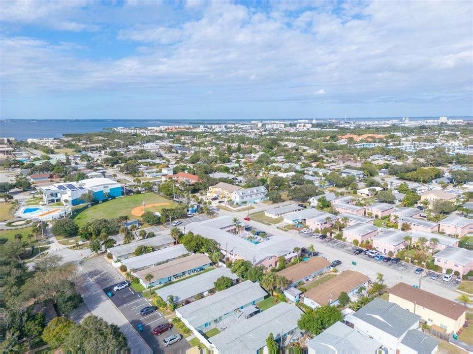 待售: $185,000 (2 贝兹, 1 浴室, 896 平方英尺)