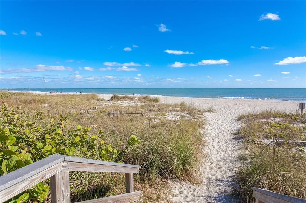 待售: $185,000 (2 贝兹, 1 浴室, 896 平方英尺)