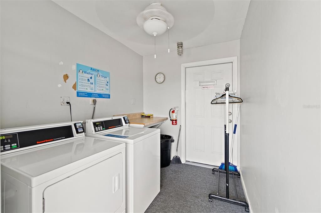 待售: $185,000 (2 贝兹, 1 浴室, 896 平方英尺)