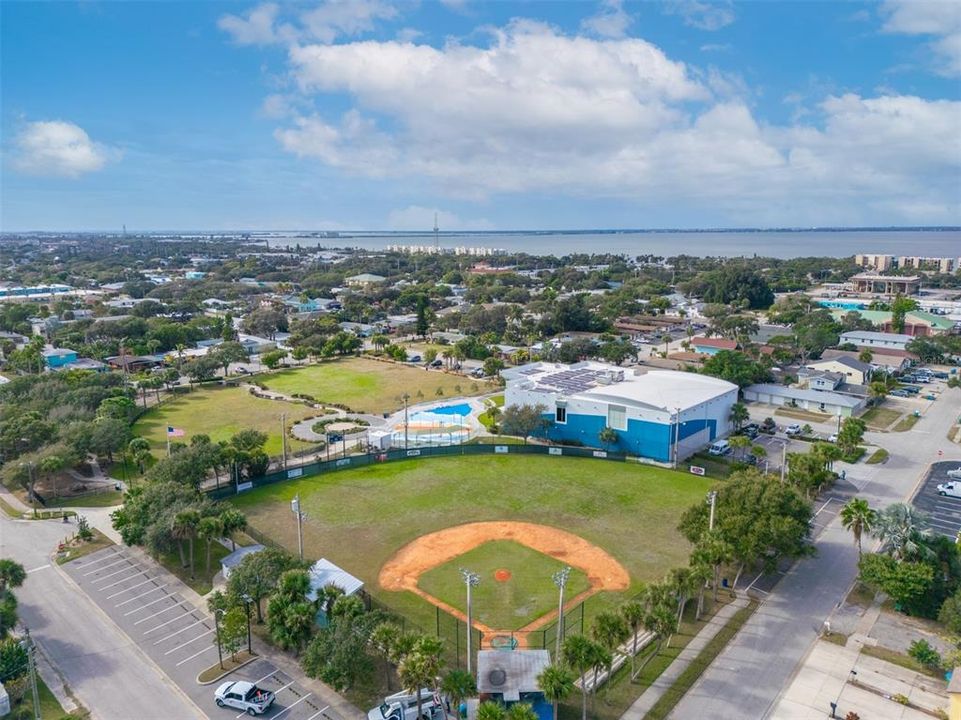 待售: $185,000 (2 贝兹, 1 浴室, 896 平方英尺)