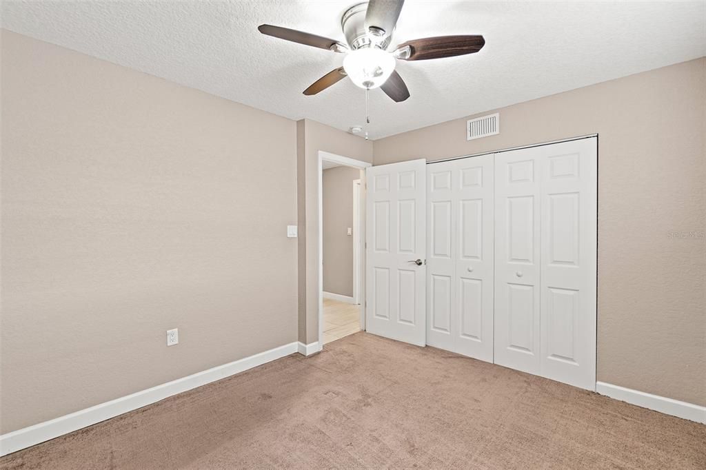 待售: $185,000 (2 贝兹, 1 浴室, 896 平方英尺)