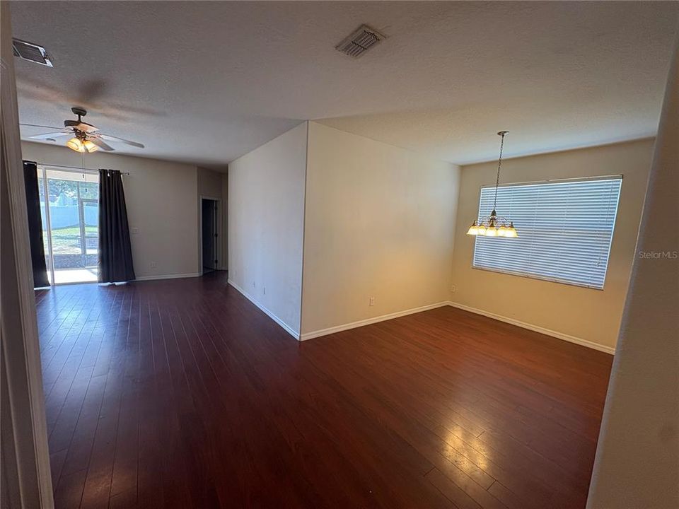 出租: $2,300 (3 贝兹, 2 浴室, 1572 平方英尺)