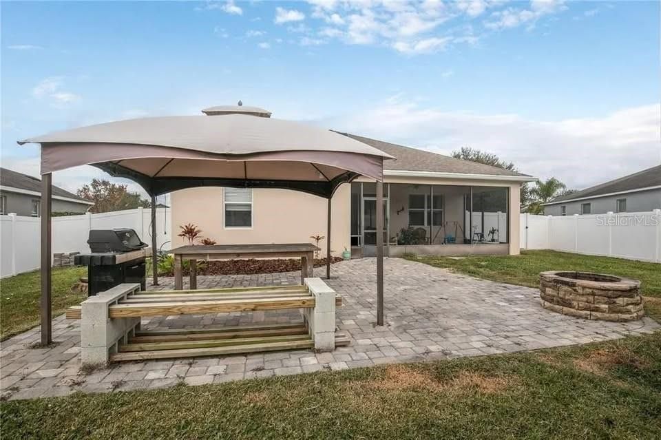 出租: $2,300 (3 贝兹, 2 浴室, 1572 平方英尺)