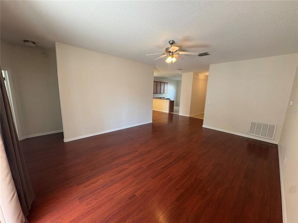 出租: $2,300 (3 贝兹, 2 浴室, 1572 平方英尺)