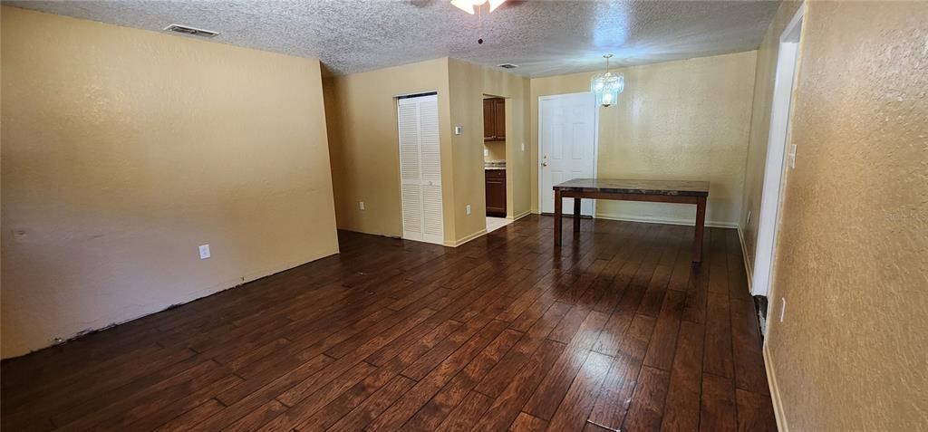 En Venta: $238,000 (3 camas, 1 baños, 1050 Pies cuadrados)