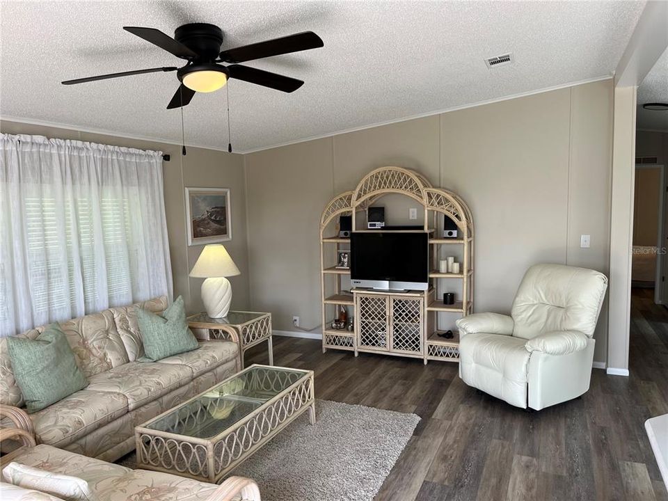 En Venta: $164,500 (2 camas, 2 baños, 1145 Pies cuadrados)