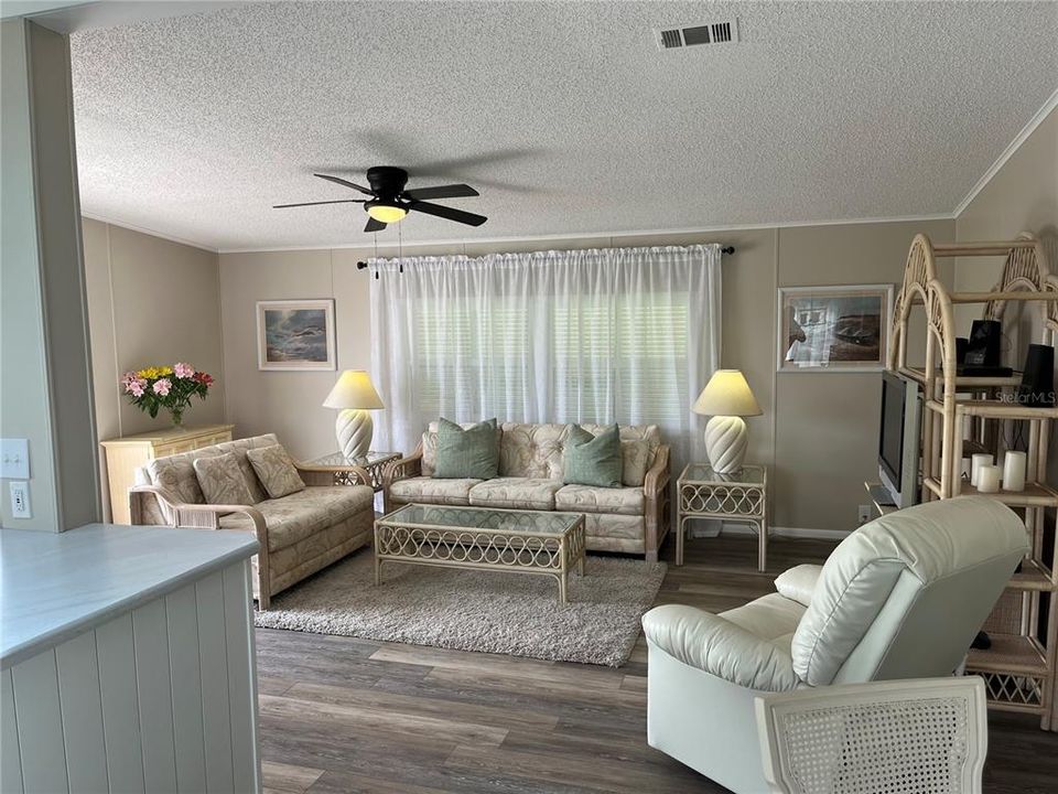 En Venta: $164,500 (2 camas, 2 baños, 1145 Pies cuadrados)