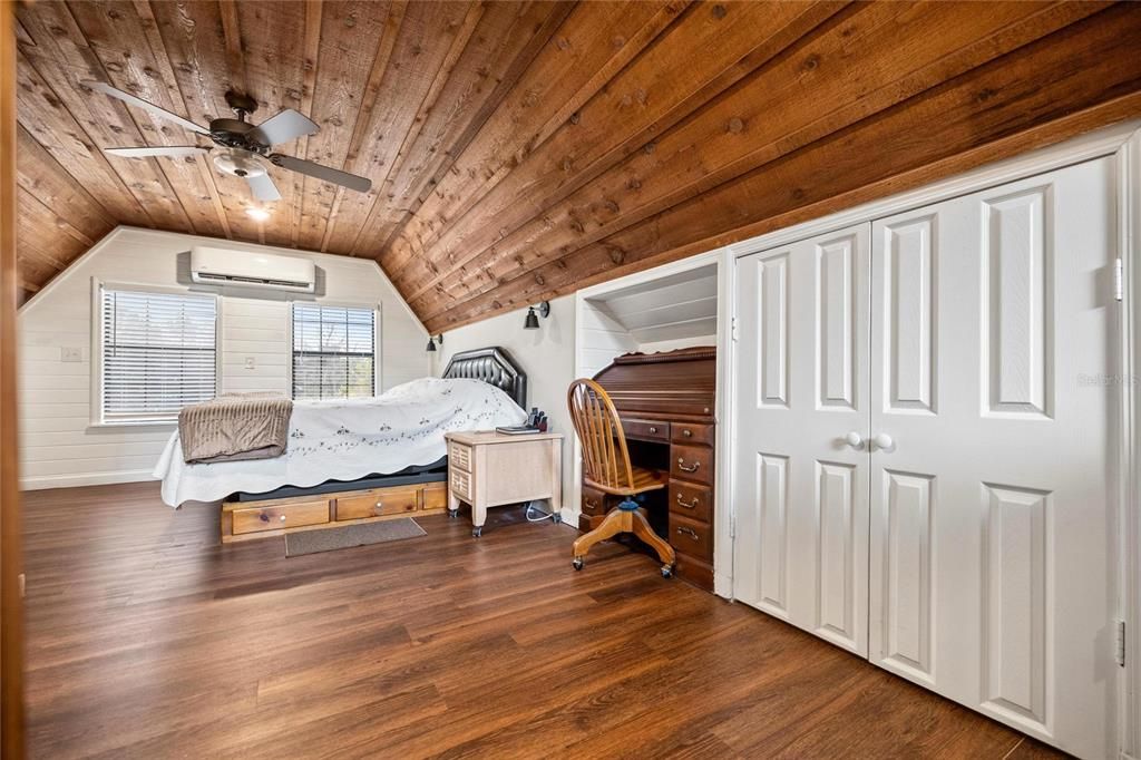 На продажу: $399,900 (2 спален, 1 ванн, 1344 Квадратных фут)