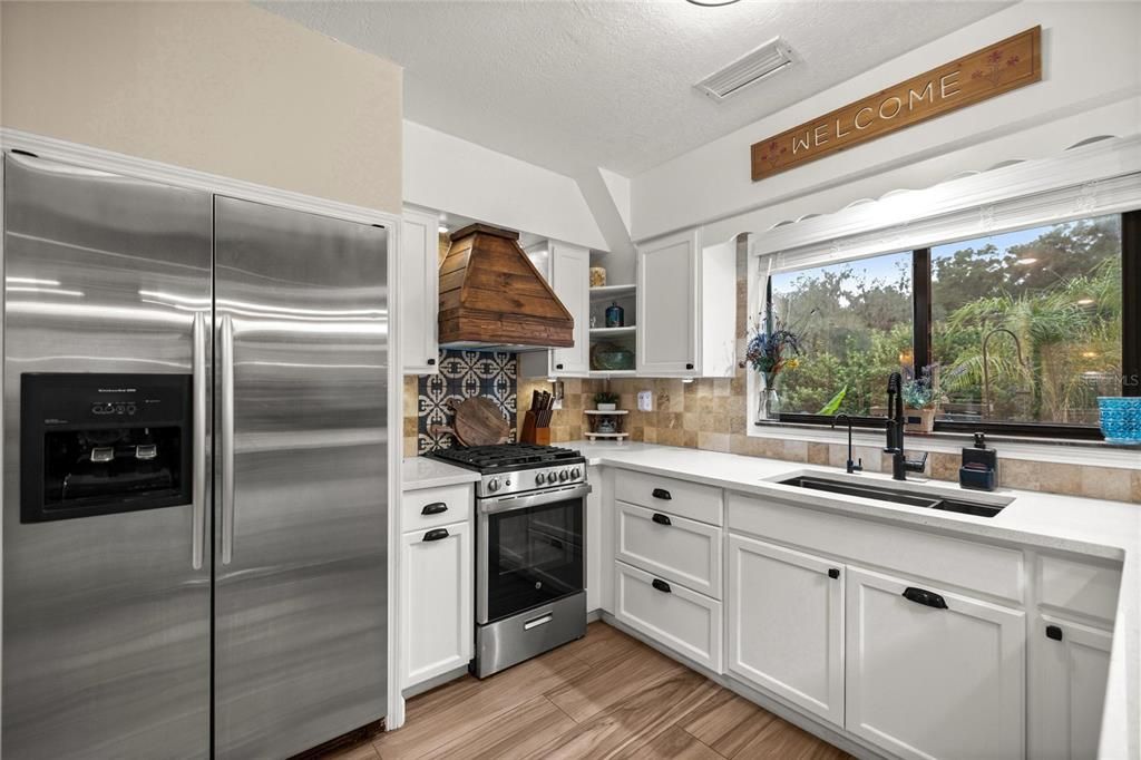 На продажу: $399,900 (2 спален, 1 ванн, 1344 Квадратных фут)