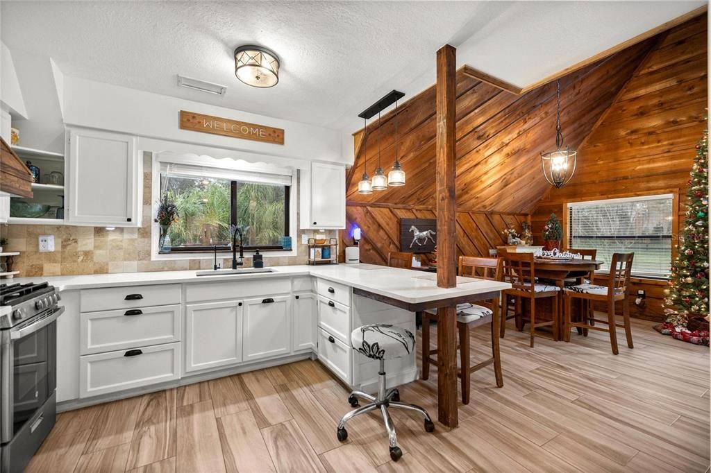 На продажу: $399,900 (2 спален, 1 ванн, 1344 Квадратных фут)